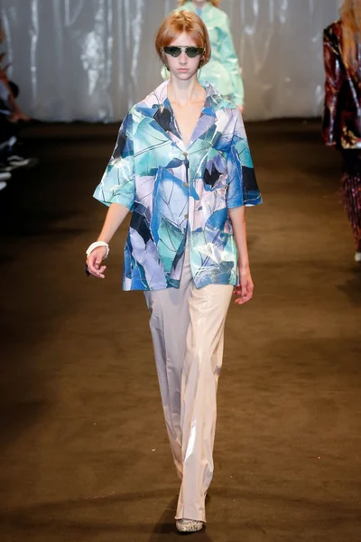 Look 32
